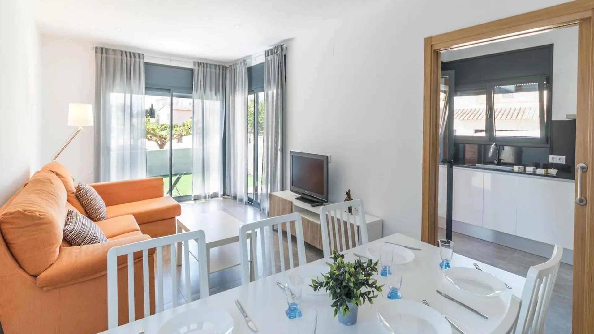 Modern Villa With Beautiful Garden L' Escala