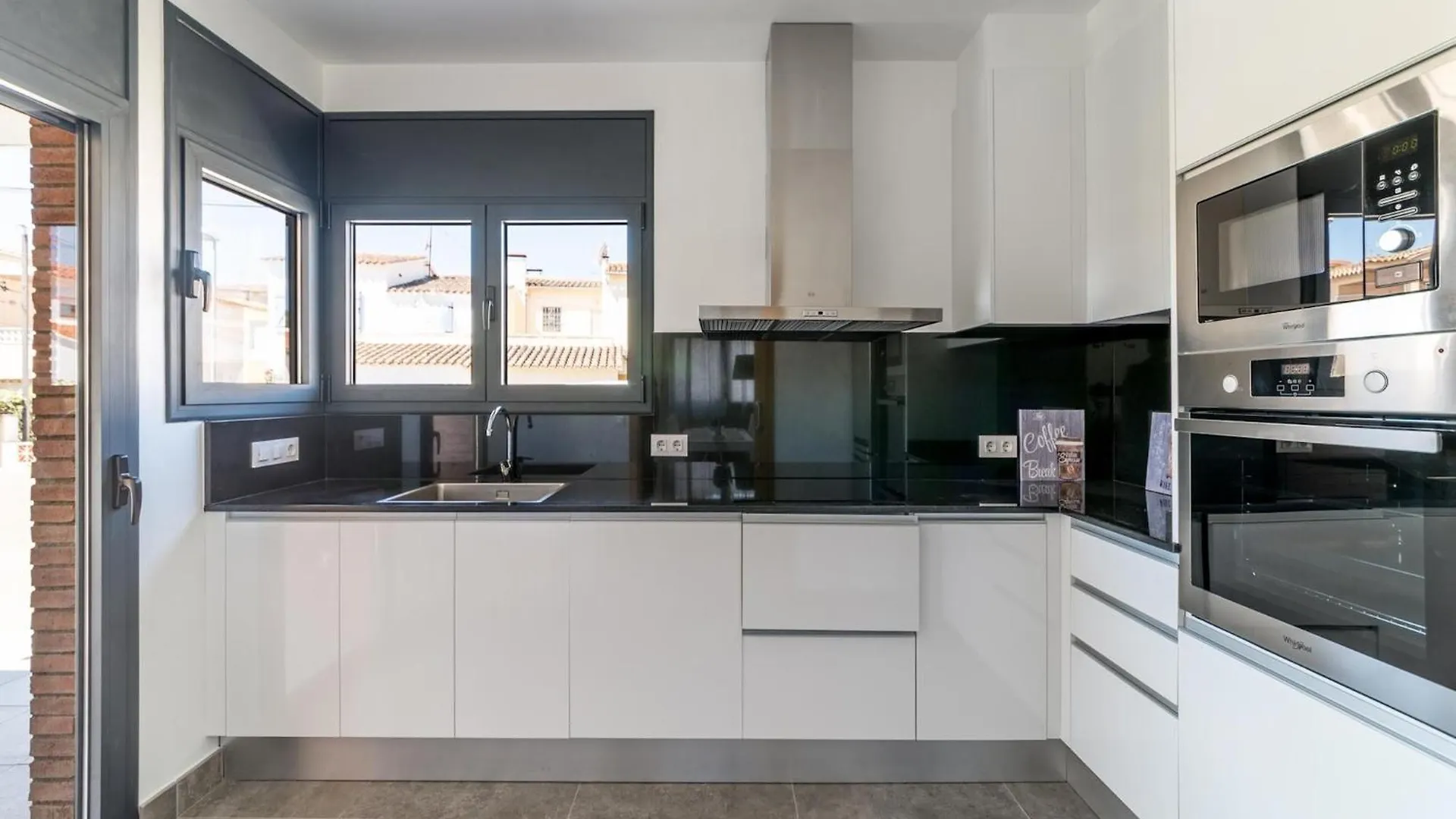 Modern Villa With Beautiful Garden L' Escala Spanien