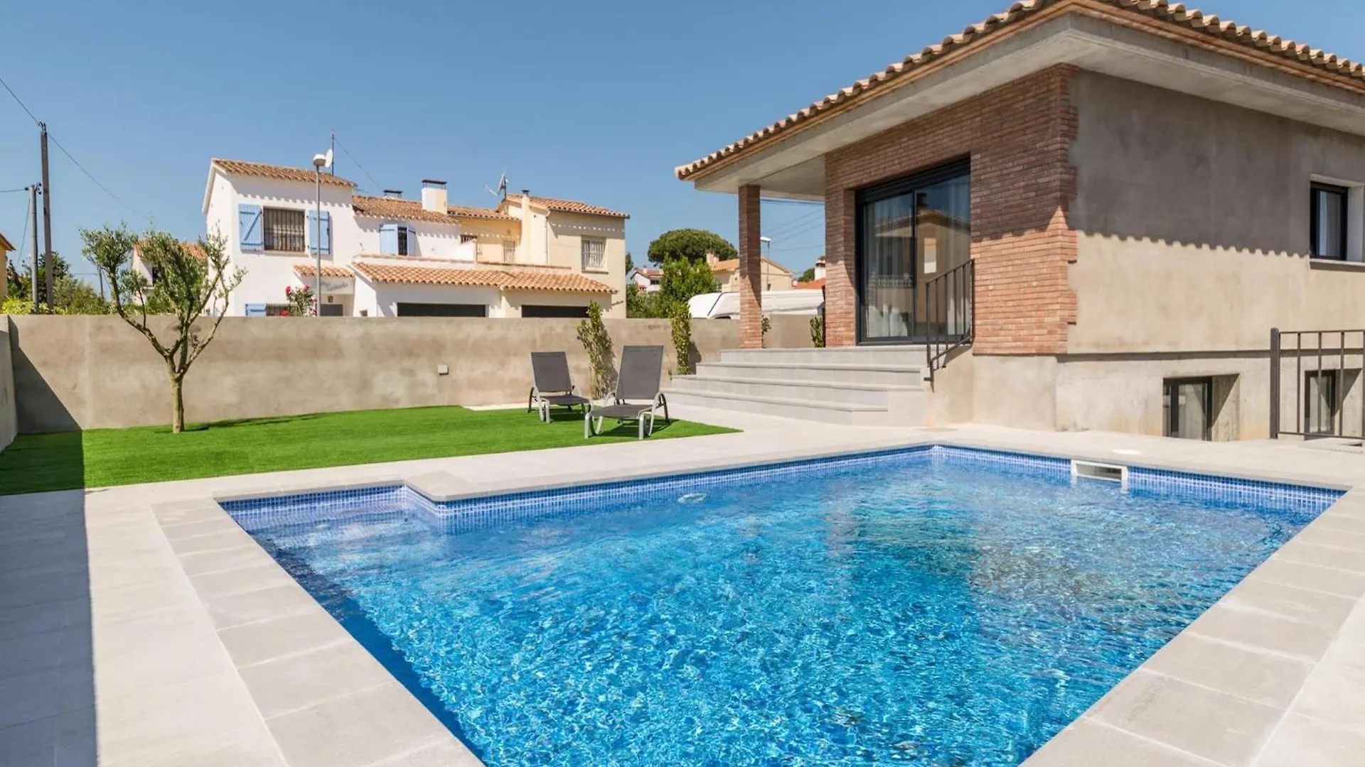 Modern Villa With Beautiful Garden L' Escala Spanien